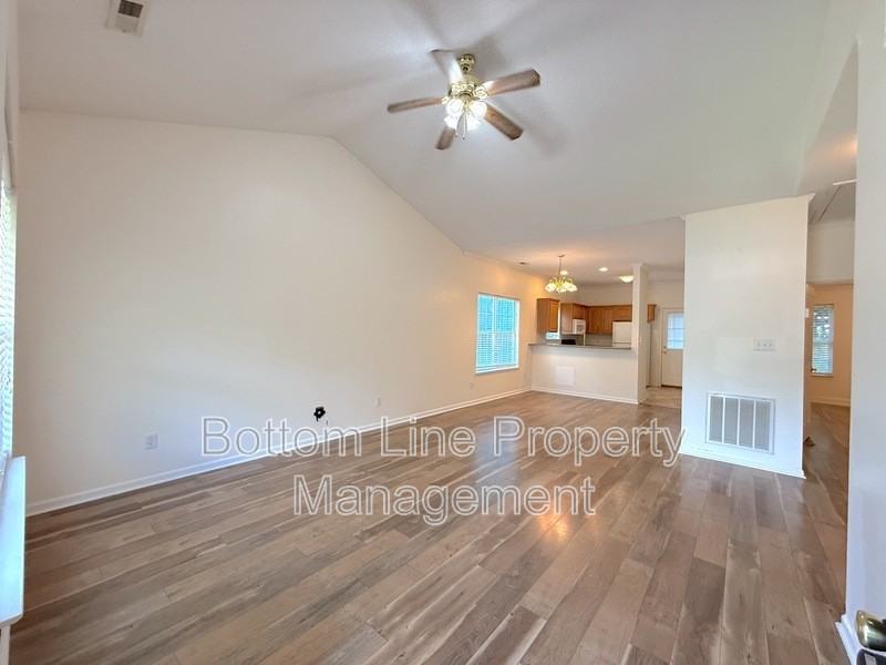 718 Cody Ct - Photo 4 of 19