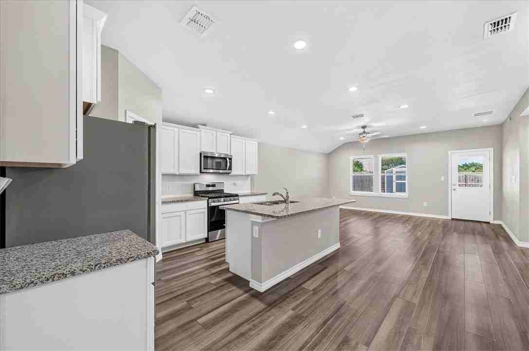 8133 Cattlemen Dr - Photo 4 of 49