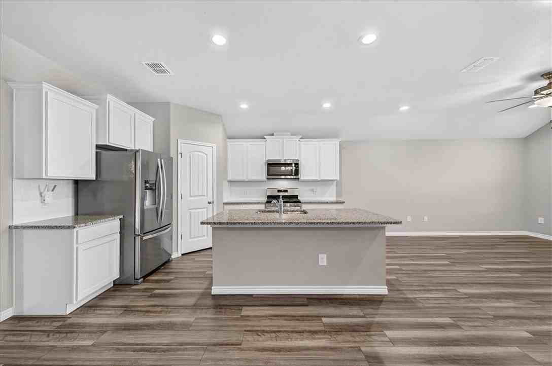 8133 Cattlemen Dr - Photo 6 of 49