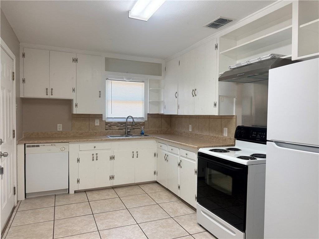 4721 Dody St - Photo 3 of 9