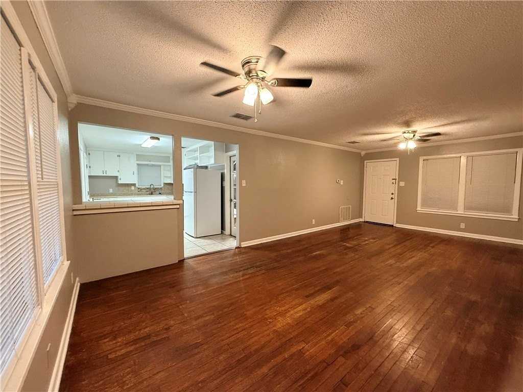 4721 Dody St - Photo 4 of 9