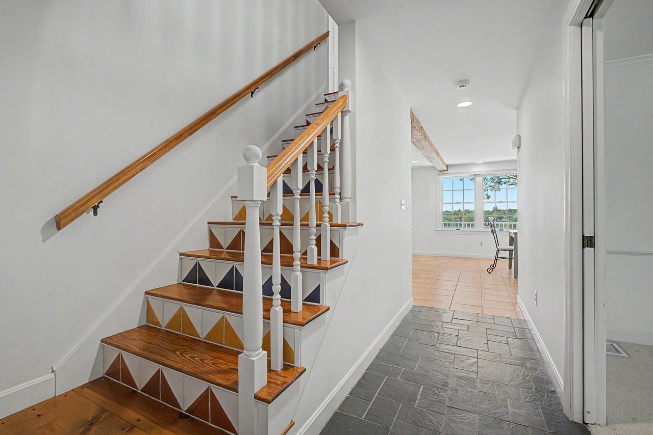4 Maureens Way - Photo 5 of 50