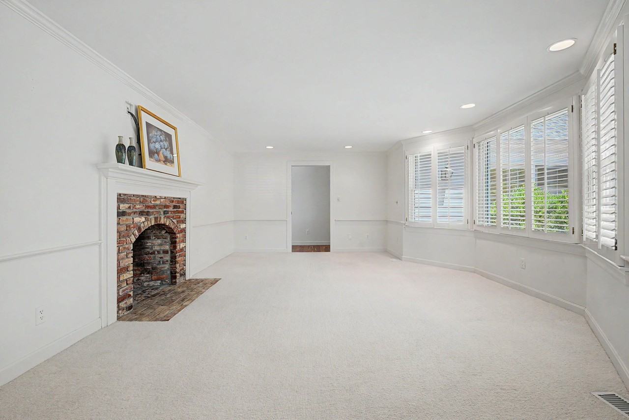 4 Maureens Way - Photo 7 of 50