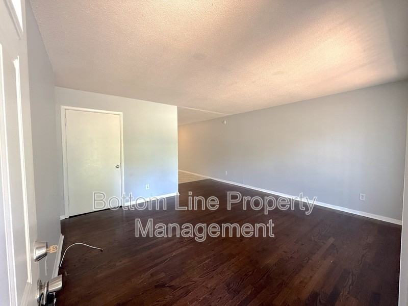 628 Camrose Dr - Photo 3 of 13