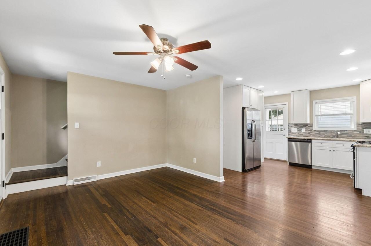 557 E Royal Forest Blvd - Photo 4 of 41