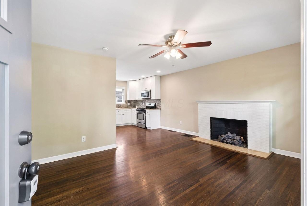 557 E Royal Forest Blvd - Photo 5 of 41
