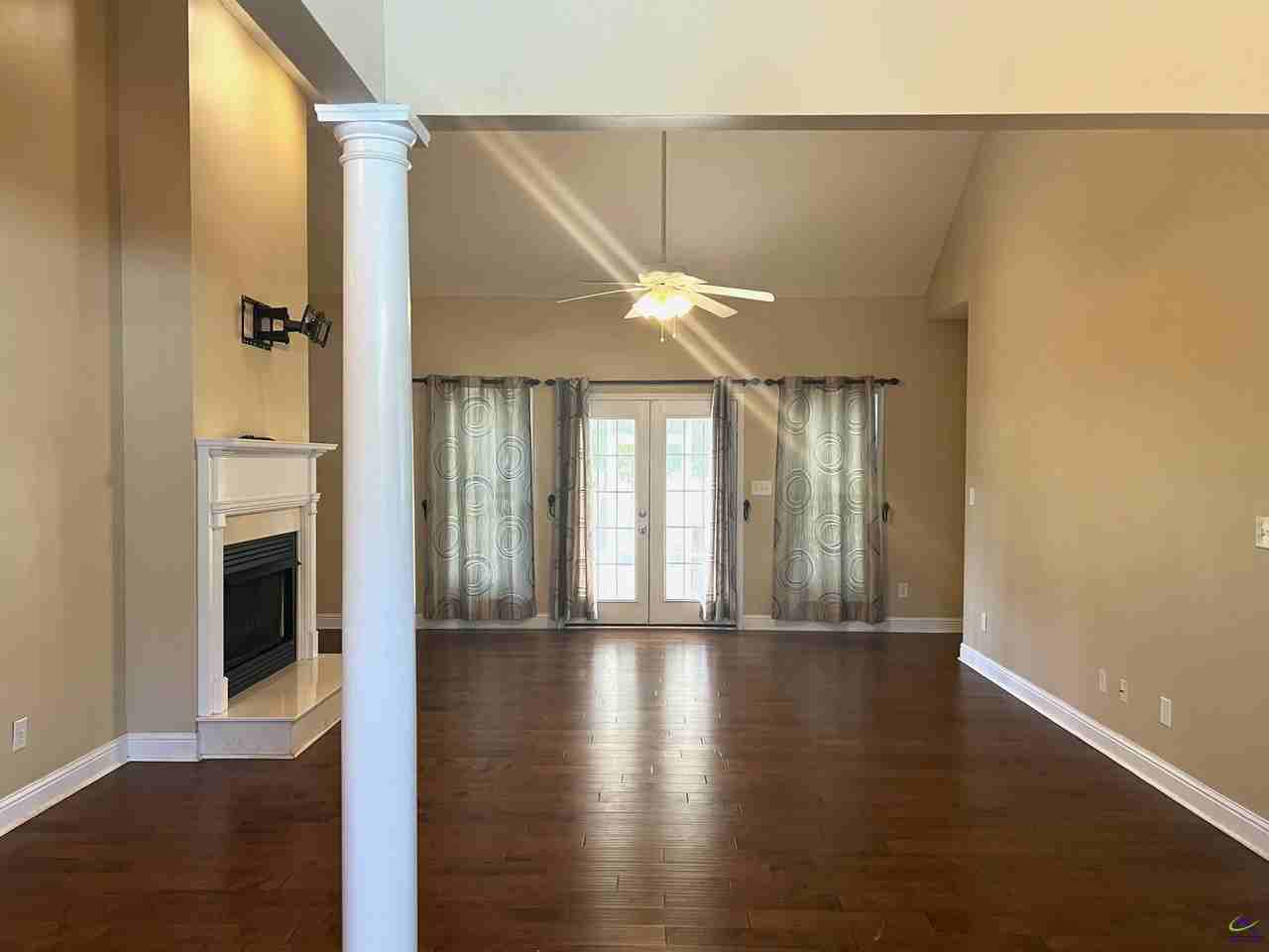 220 Sugarloaf Cir - Photo 2 of 35