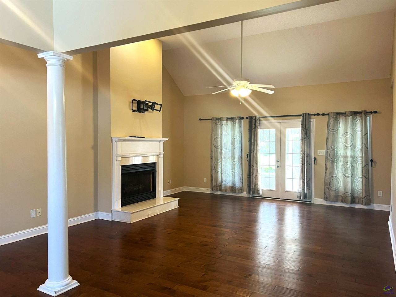 220 Sugarloaf Cir - Photo 3 of 35