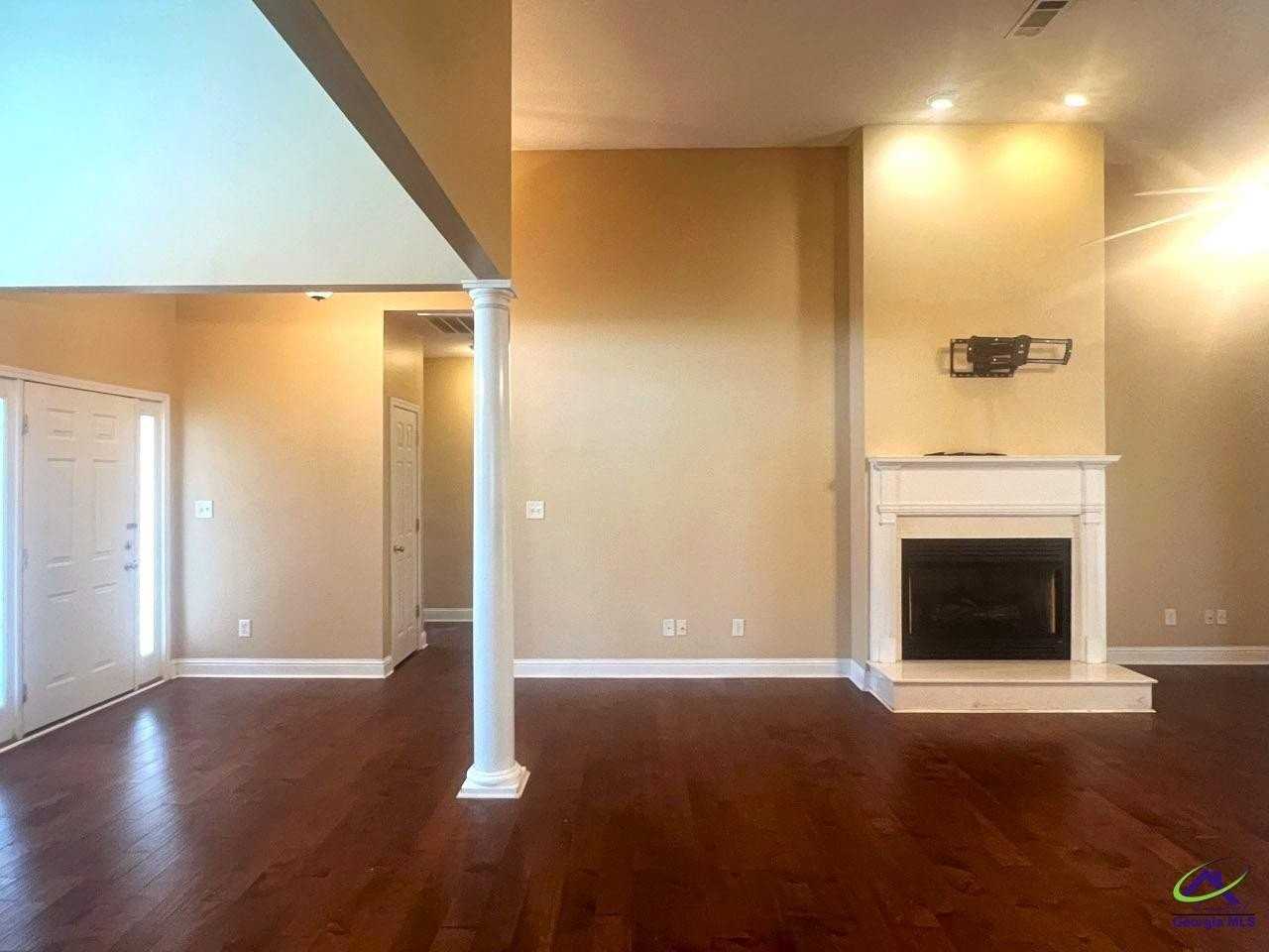 220 Sugarloaf Cir - Photo 4 of 35