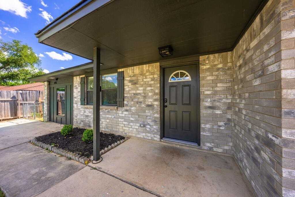 407 Peterson Dr #407 - Photo 4 of 32