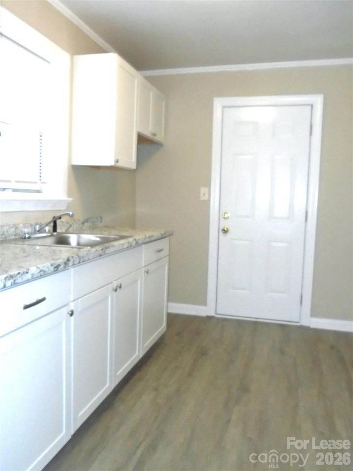 1842 Academy St - Photo 2 of 9