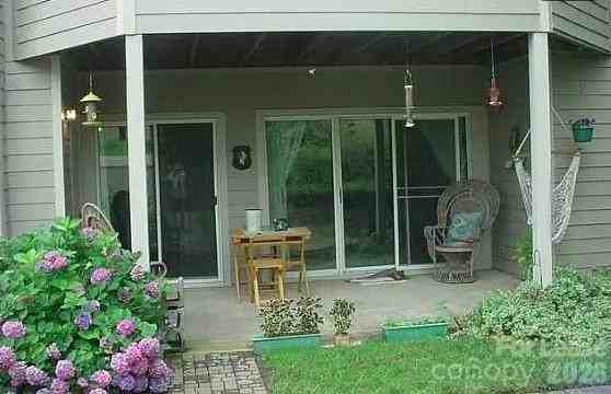 2547 Stockbridge Dr - Photo 2 of 13