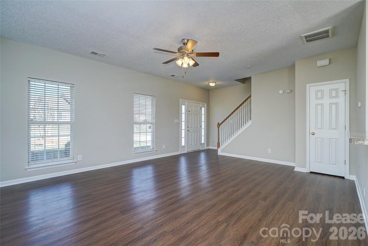 2034 Wexford Way - Photo 3 of 23