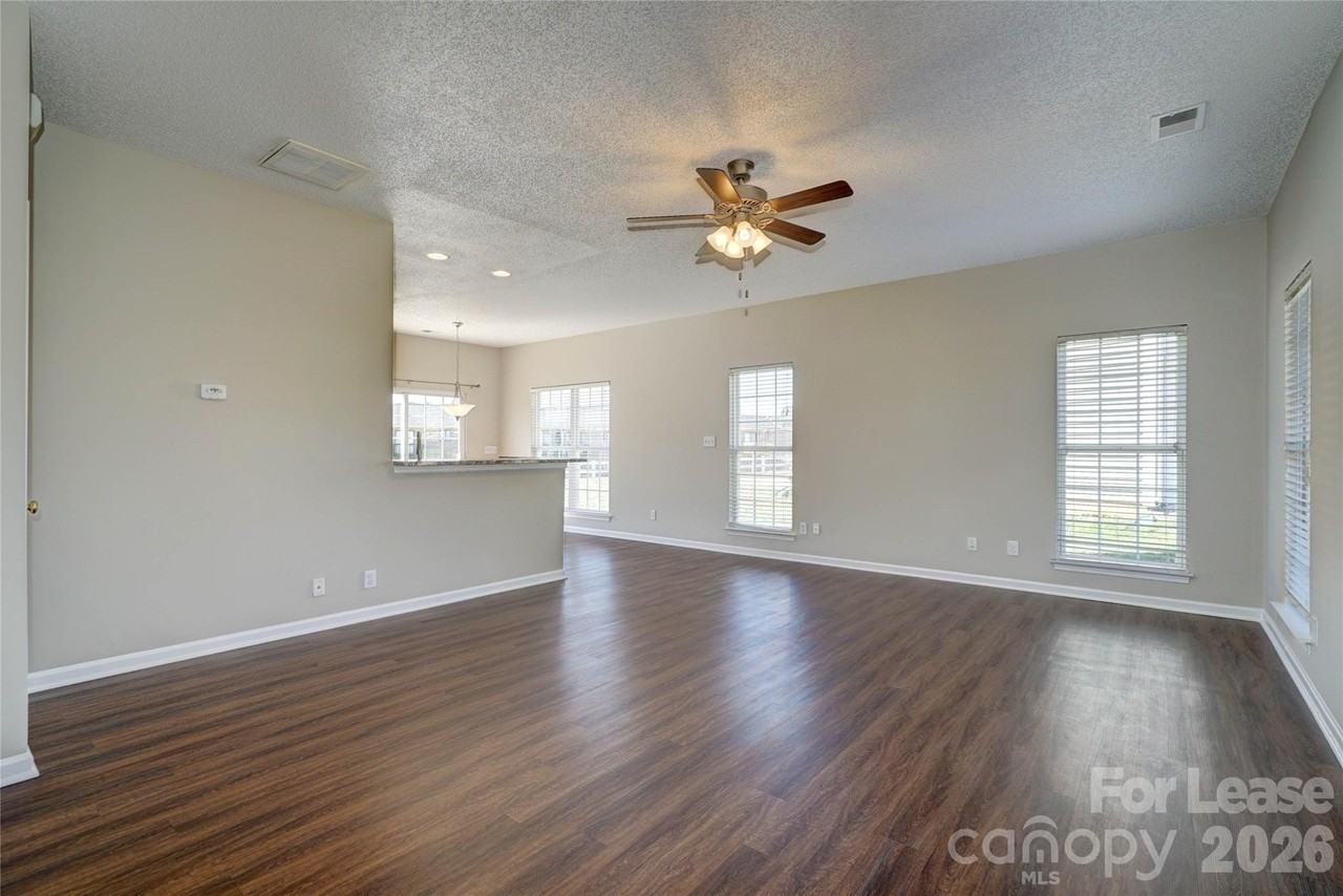 2034 Wexford Way - Photo 4 of 23