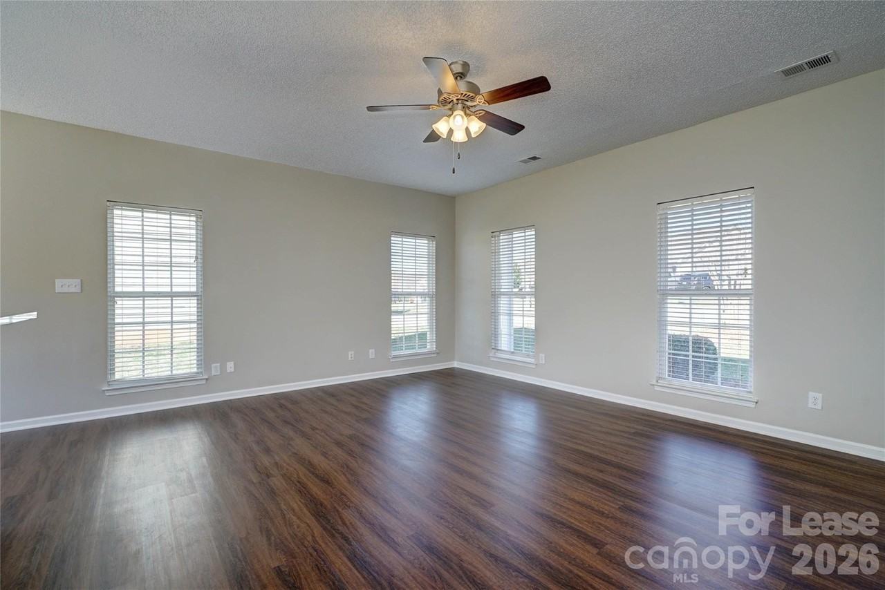 2034 Wexford Way - Photo 5 of 23