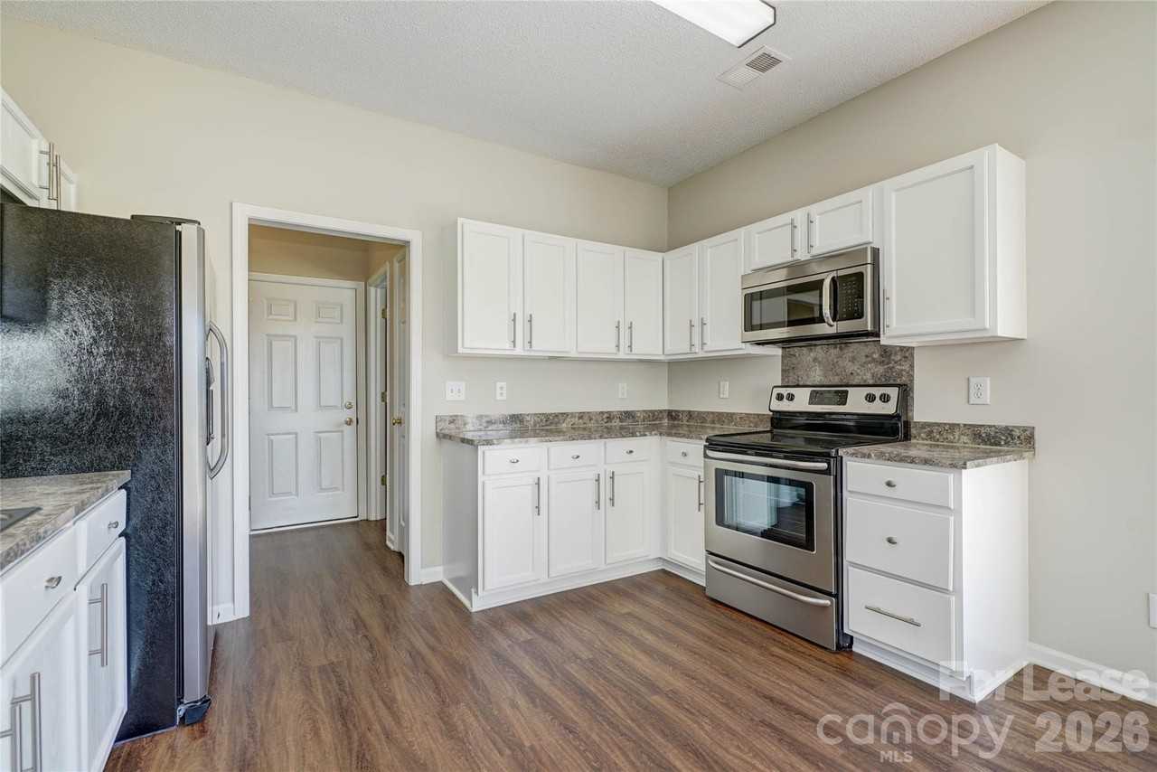 2034 Wexford Way - Photo 7 of 23