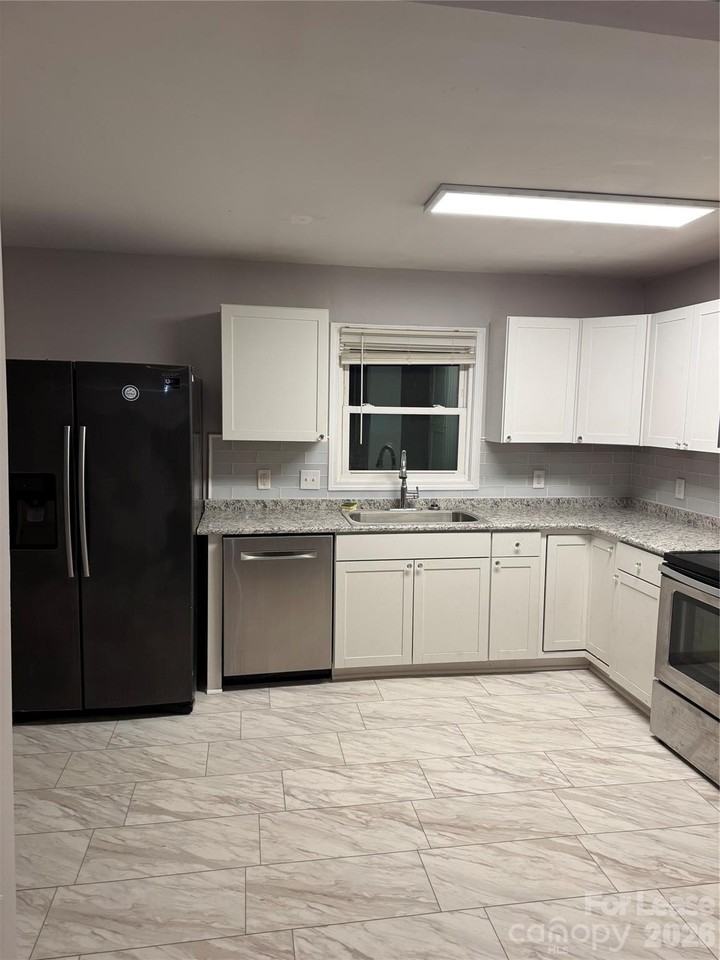 1204 Borders Rd - Photo 2 of 9