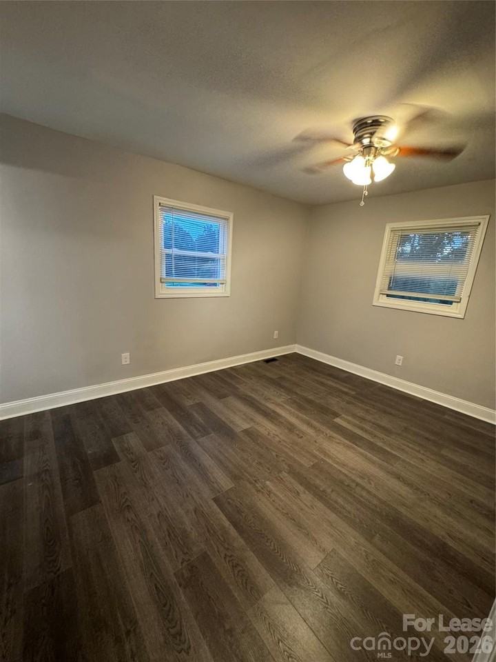 1204 Borders Rd - Photo 6 of 9