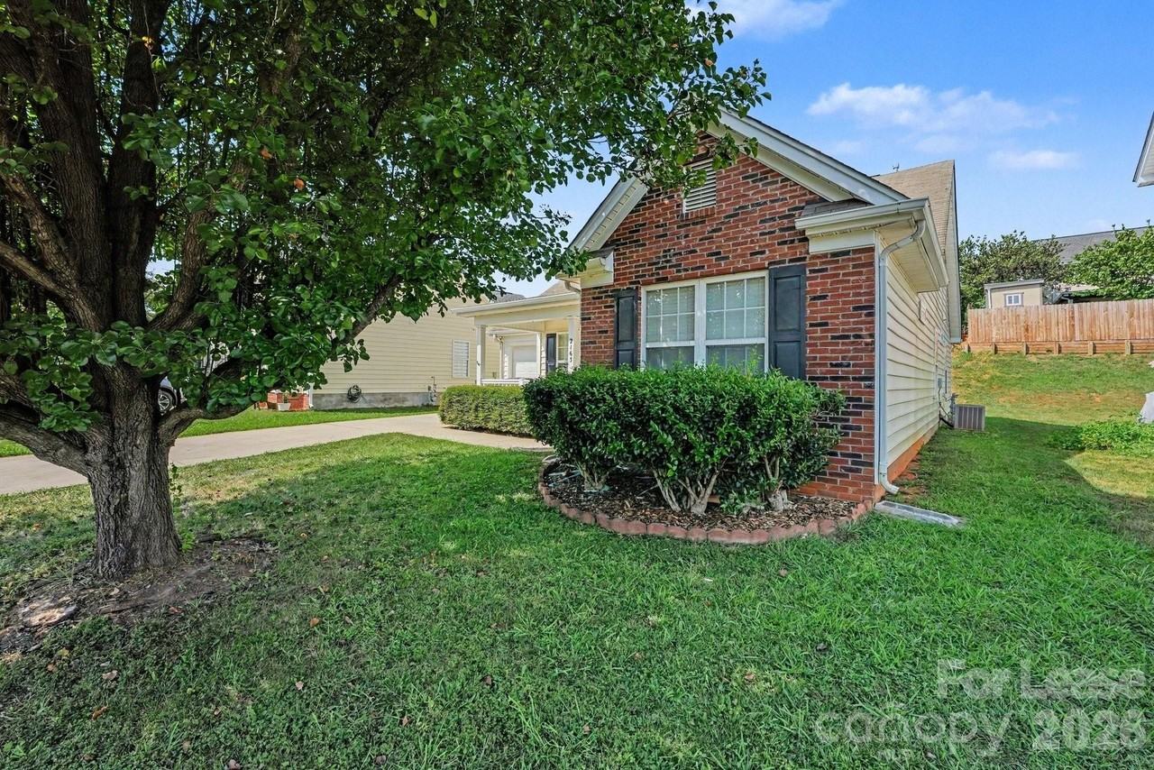 2163 Wexford Way - Photo 4 of 26