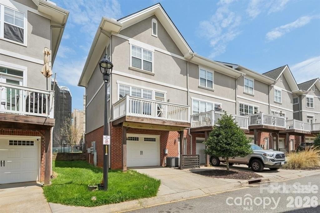 827 W 4th St - Photo 2 of 30