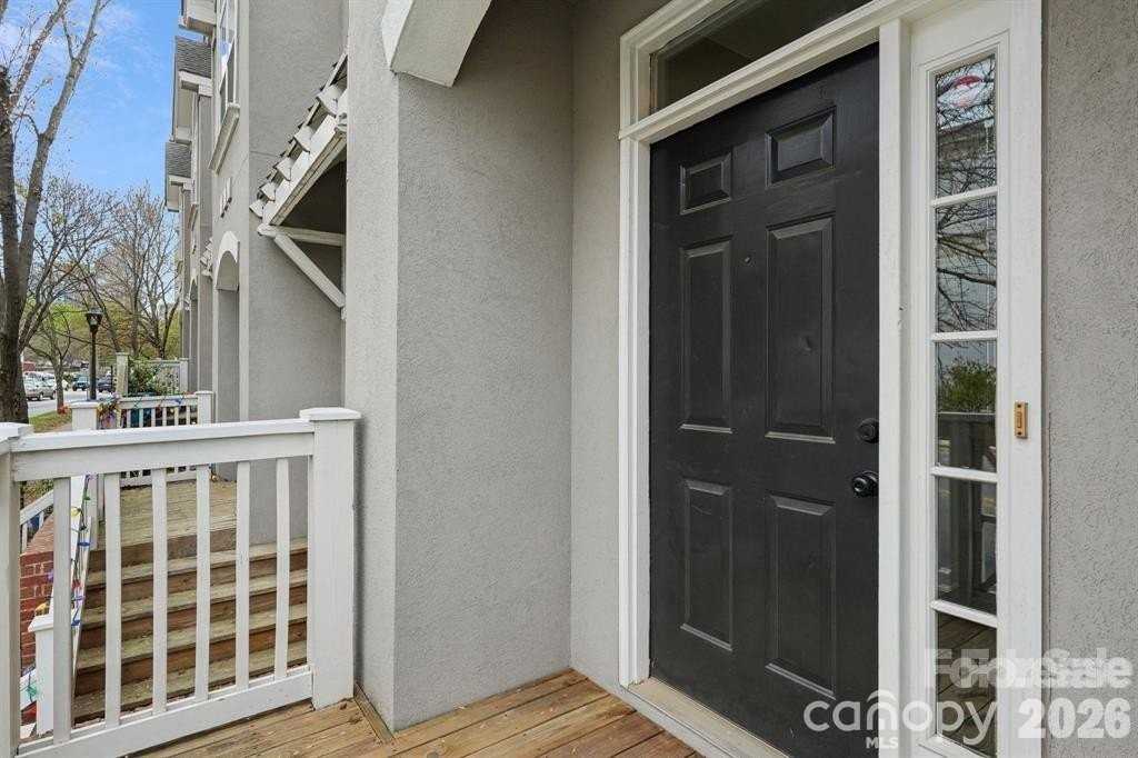 827 W 4th St - Photo 3 of 30