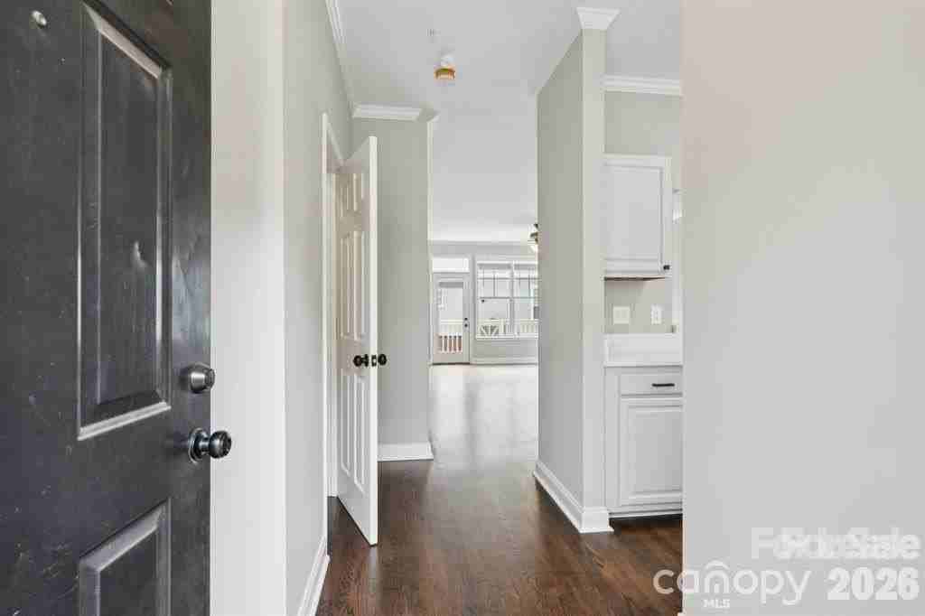 827 W 4th St - Photo 4 of 30
