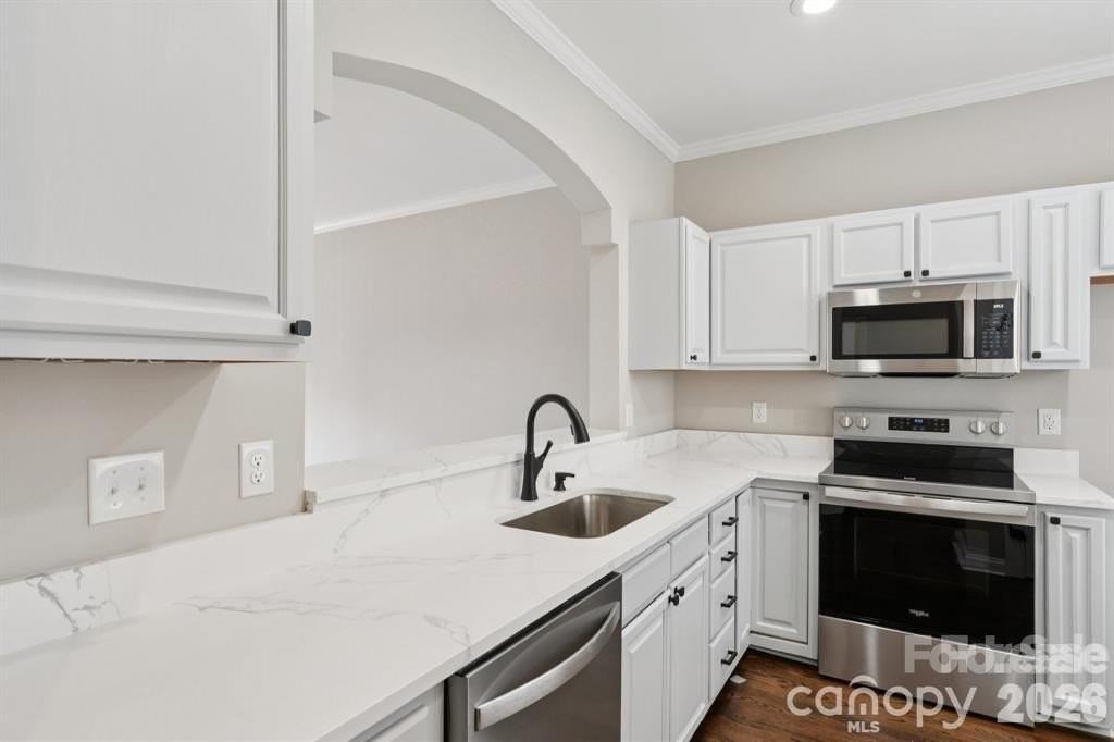 827 W 4th St - Photo 5 of 30