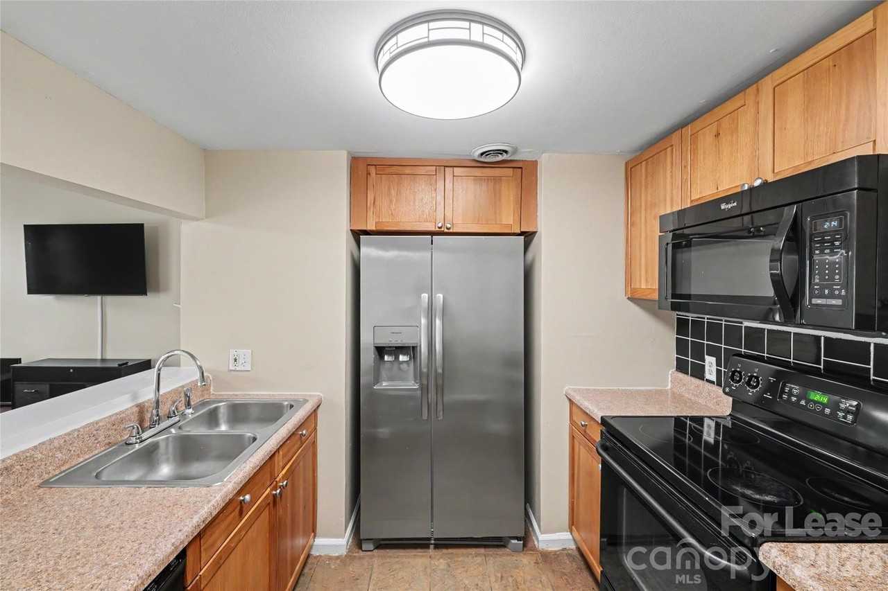 244 S Cedar St #5 - Photo 2 of 25