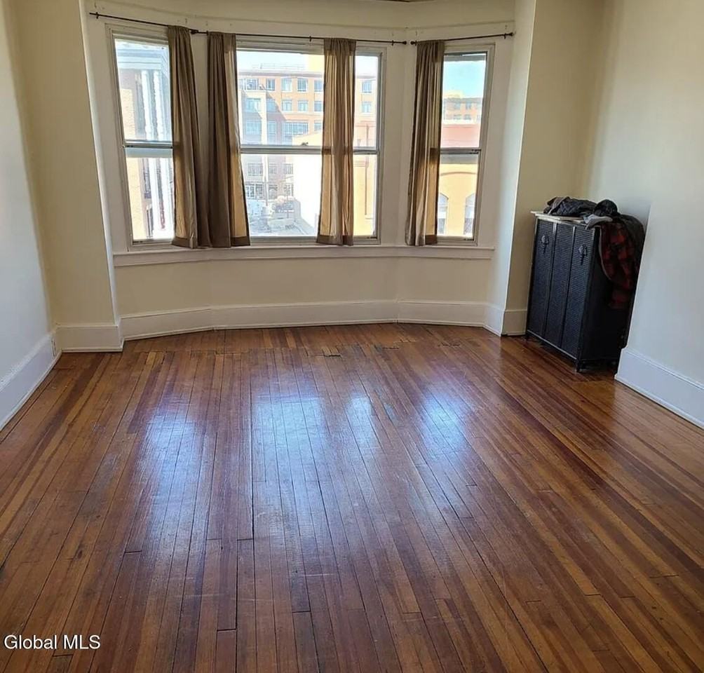 378 Broadway #C - Photo 3 of 8