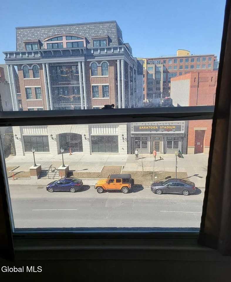 378 Broadway #C - Photo 4 of 8