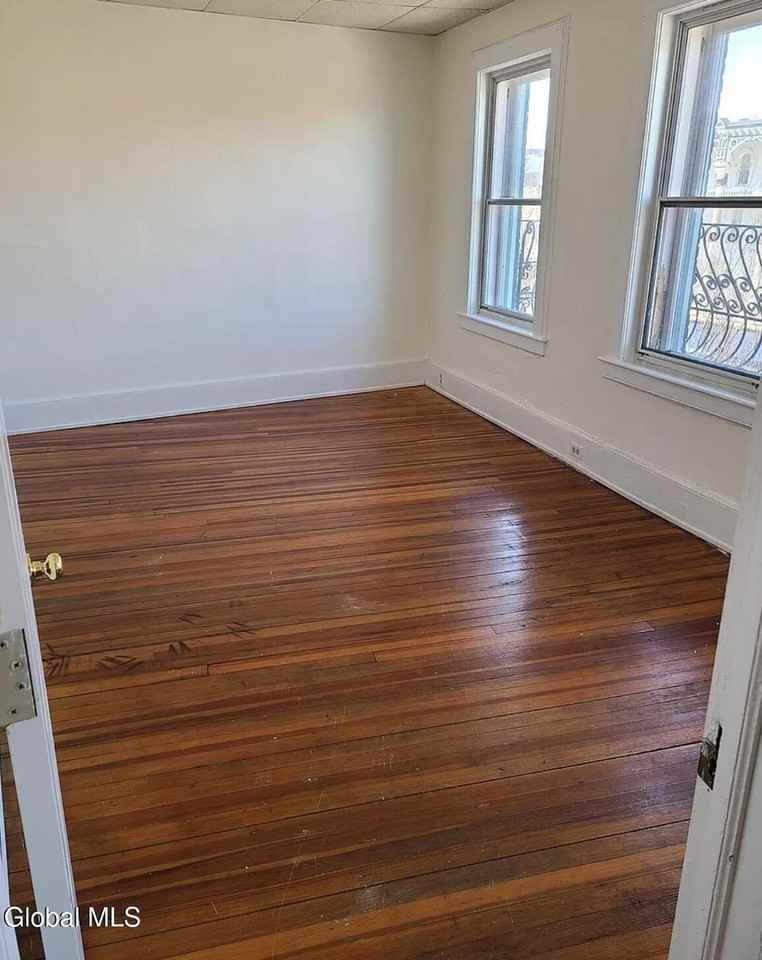 378 Broadway #C - Photo 6 of 8