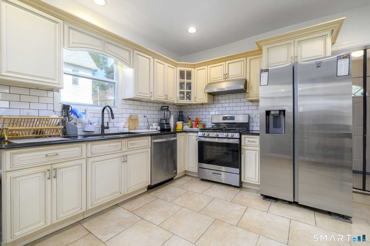 1224 Iranistan Ave - Photo 6 of 24