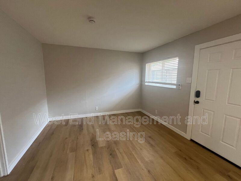 4160 Folsom Ave #B - Photo 3 of 7