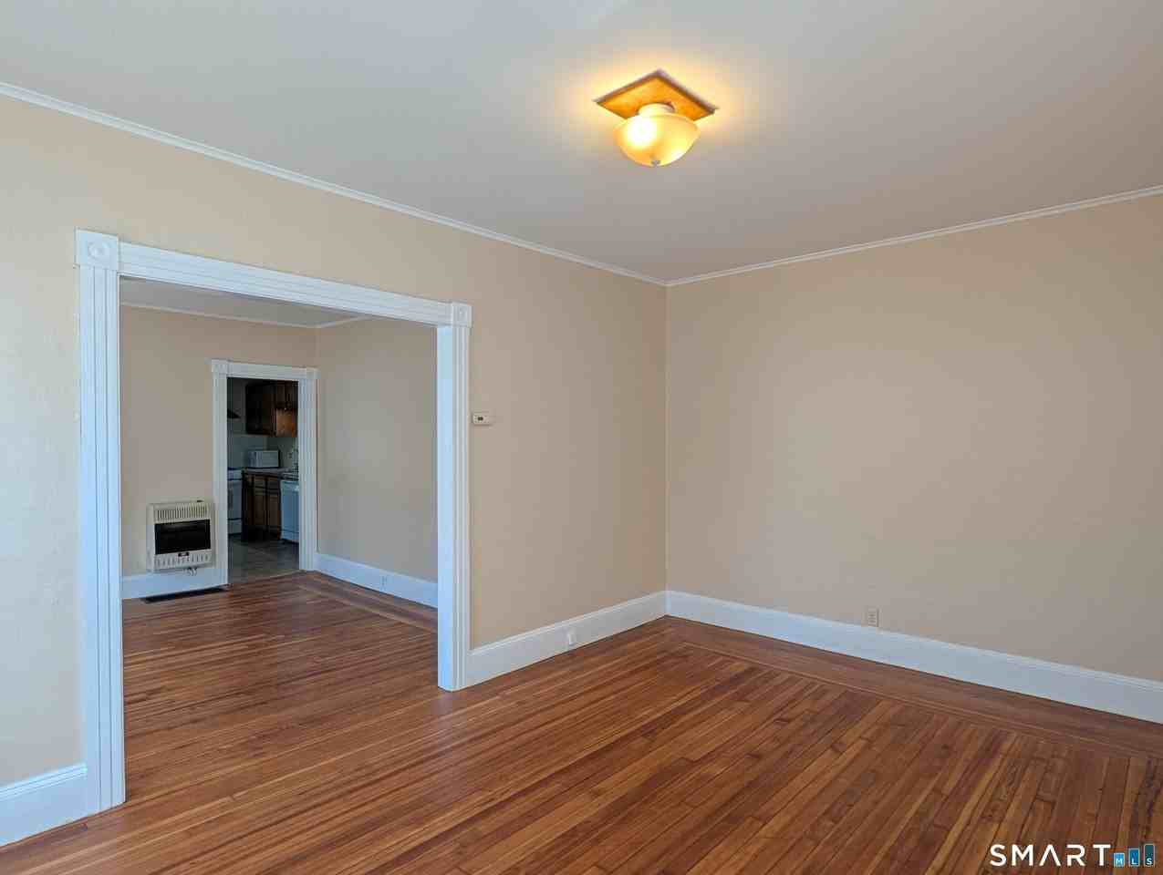 24 Thompson Ct - Photo 3 of 16