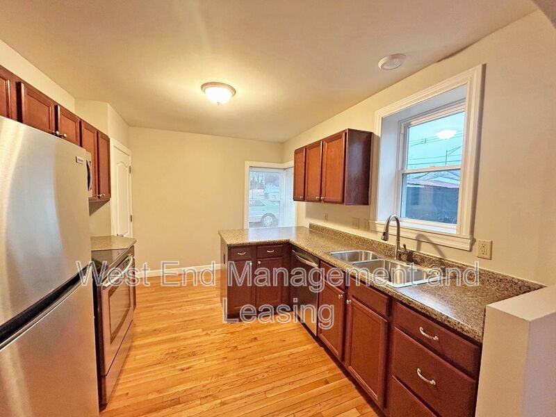 1108 Collingwood Dr - Photo 3 of 11