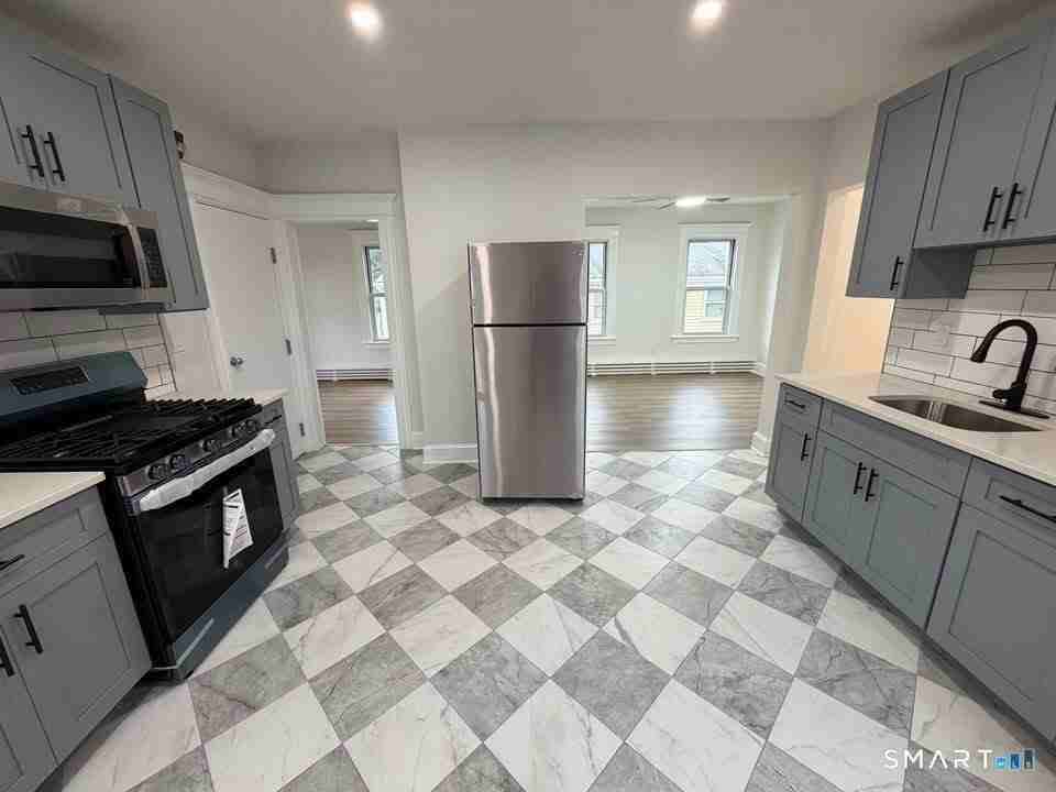 264 Clover St #2ndFL - Photo 4 of 17