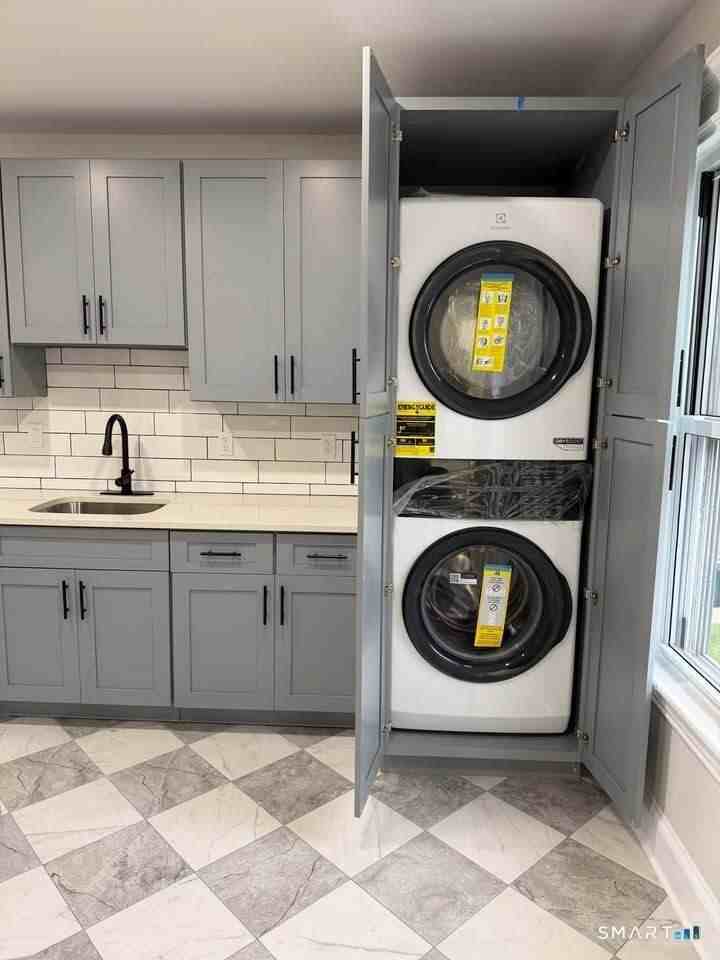 264 Clover St #2ndFL - Photo 6 of 17
