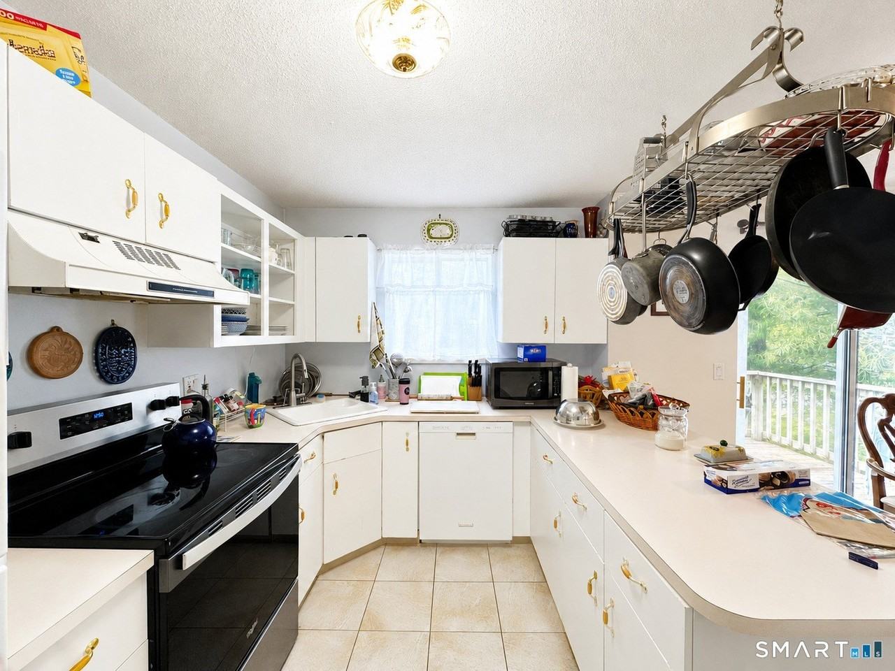925 Oronoke Rd #13J - Photo 6 of 12