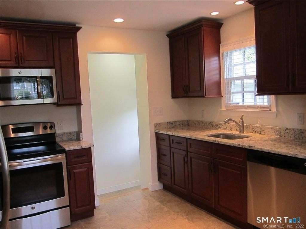 8 Rochambeau Ave - Photo 3 of 15