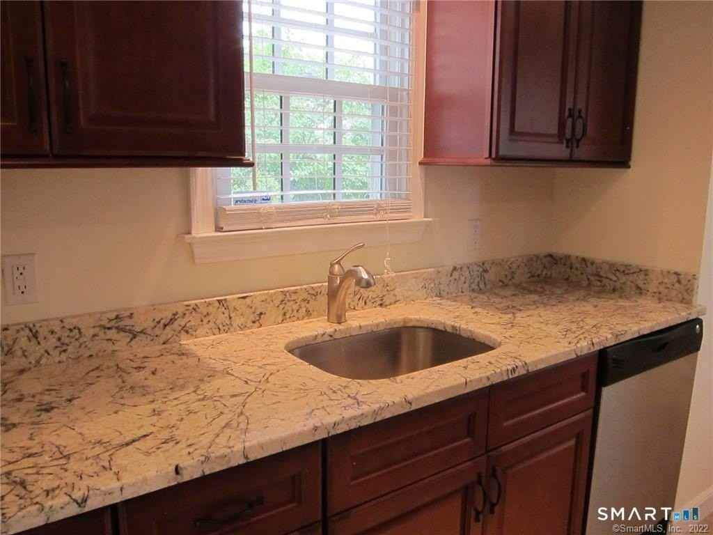 8 Rochambeau Ave - Photo 4 of 15