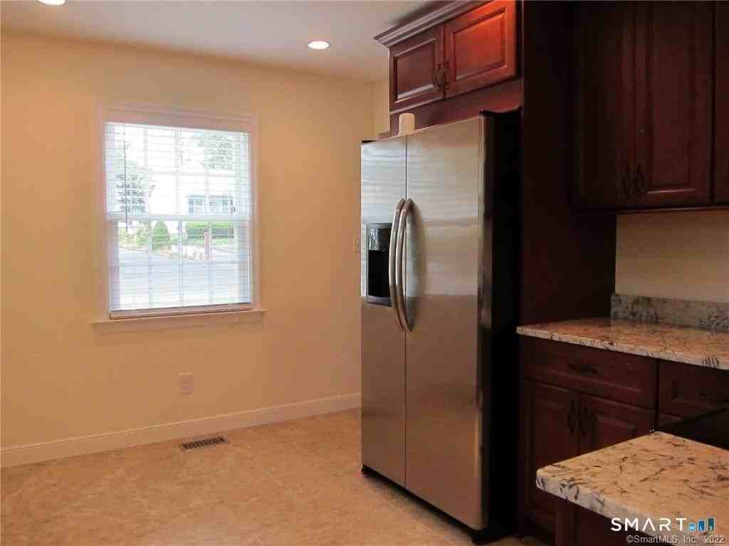 8 Rochambeau Ave - Photo 5 of 15