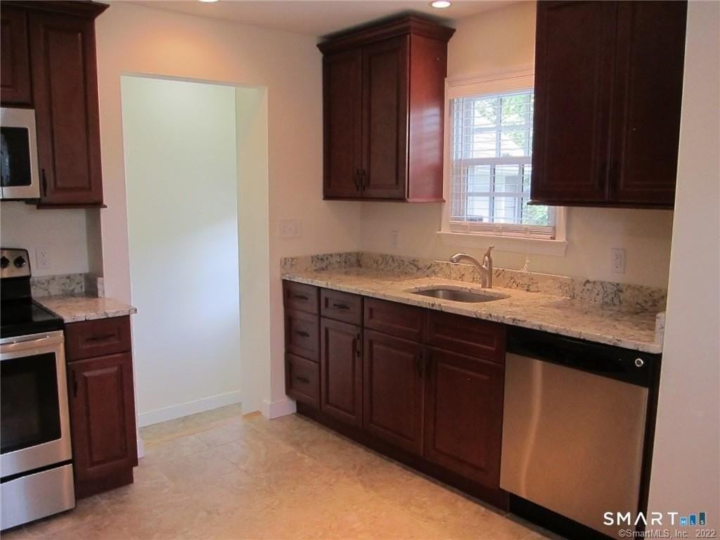 8 Rochambeau Ave - Photo 6 of 15
