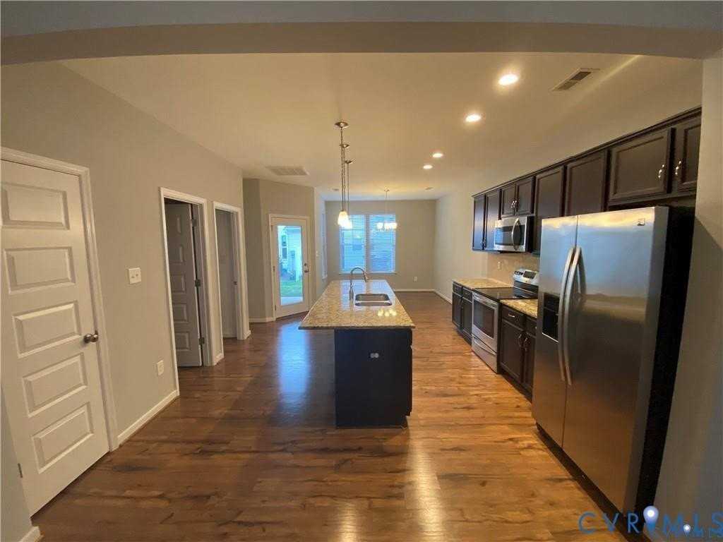 8040 Rutland Village Dr - Photo 3 of 21