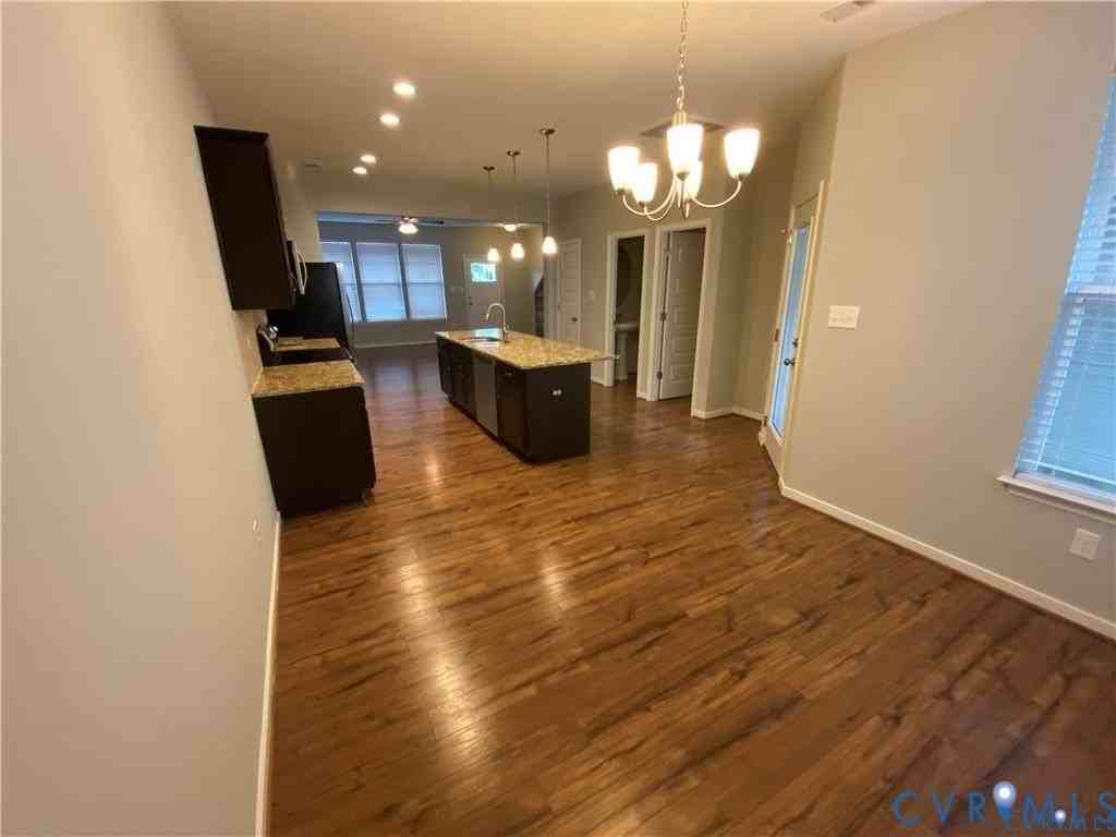 8040 Rutland Village Dr - Photo 4 of 21