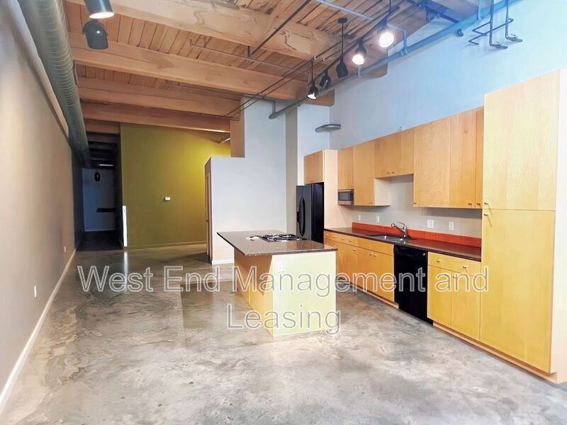 901 Washington Ave #301 - Photo 3 of 14