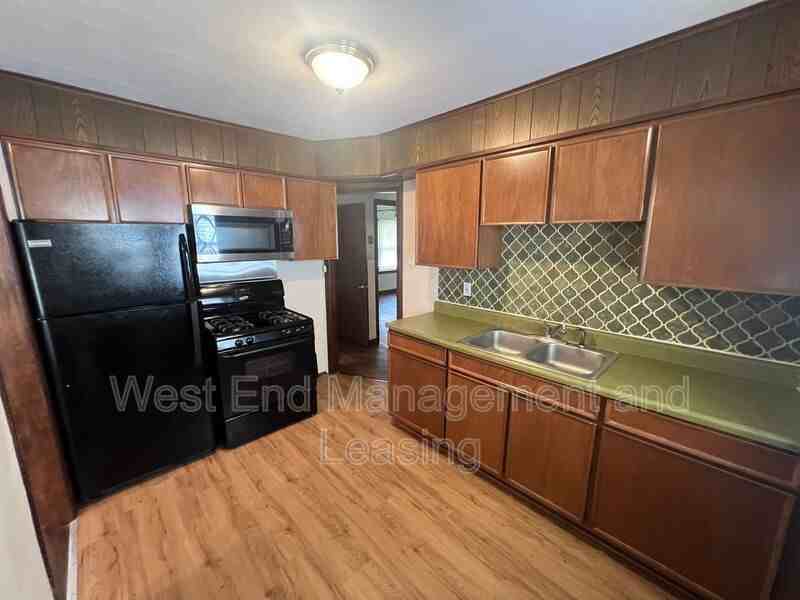 3605 Saint Gregory Ln - Photo 4 of 10
