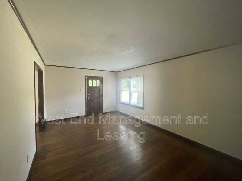 3605 Saint Gregory Ln - Photo 5 of 10