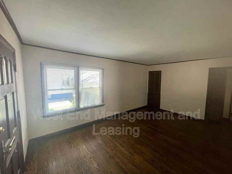 3605 Saint Gregory Ln - Photo 6 of 10