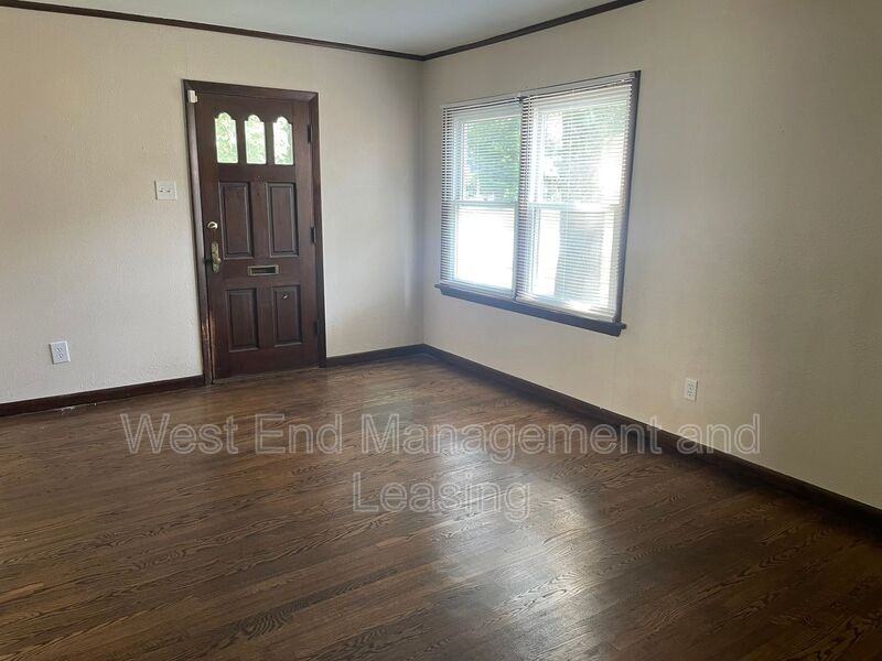 3605 Saint Gregory Ln - Photo 7 of 10