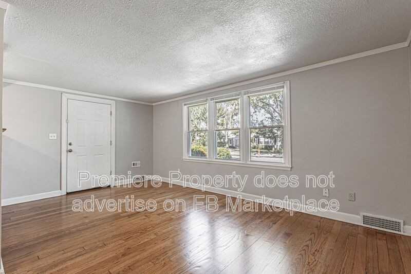 325 E 28th Ave - Photo 4 of 15
